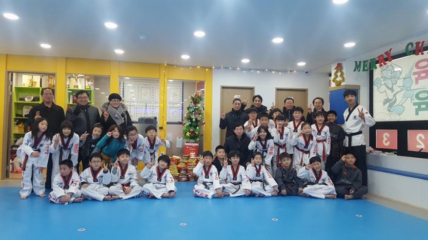 5제공(매산동) 지역사회보장협의체 가온누리 태권도장 후원 통한 라면전달.jpg