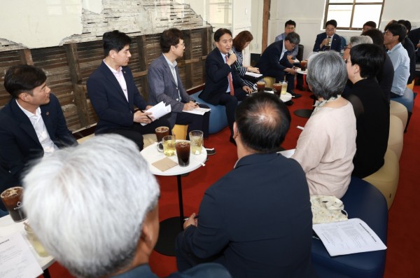 김영환 지사, 일등 충북 환경을 향한 환경단체와 대화 이미지2