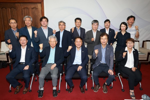 충북도지사, 미호강 참여협력포럼과 간담회 열어 이미지2